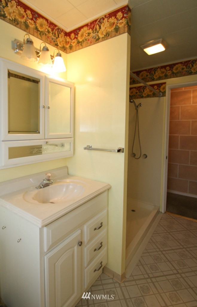 4002 Northeast 23rd Place Renton, WA 98056 - Photo 9 of 15 Gallery Image 9