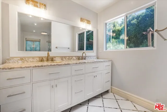 $15,900 | 114 South Layton Drive, Los Angeles, CA 90049