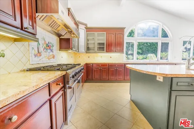 $15,900 | 114 South Layton Drive, Los Angeles, CA 90049