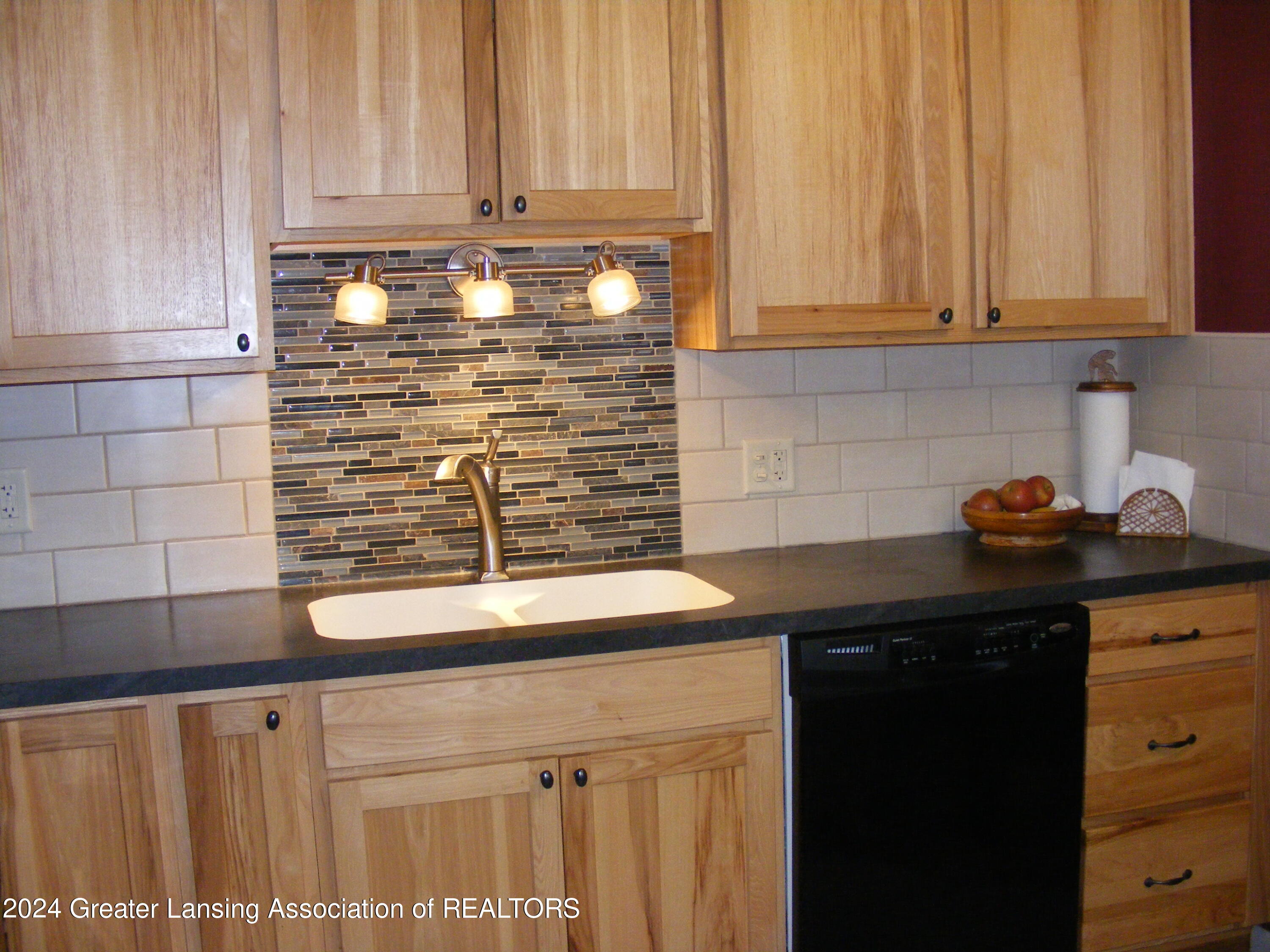 911 Raeburn Road Eaton Rapids, MI 48827 - Photo 5 of 24 DSCF4440
