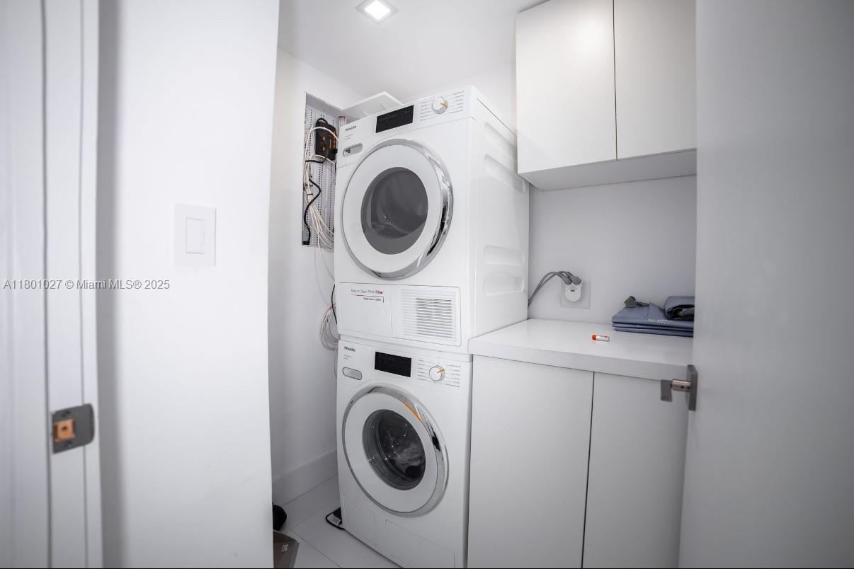 5600 Collins Avenue, Unit 14K Miami Beach, FL 33140 - Photo 23 of 27 a utility room with dryer and washer