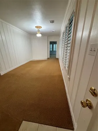 en view of an empty room