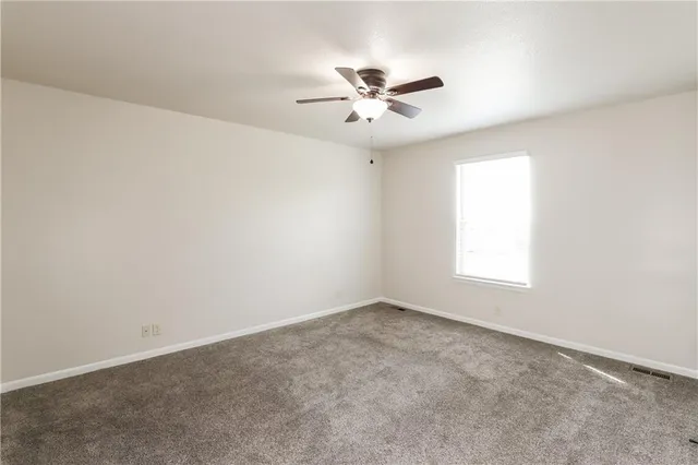 $2,470 | 410 West Heritage Drive, Raymore, MO 64083