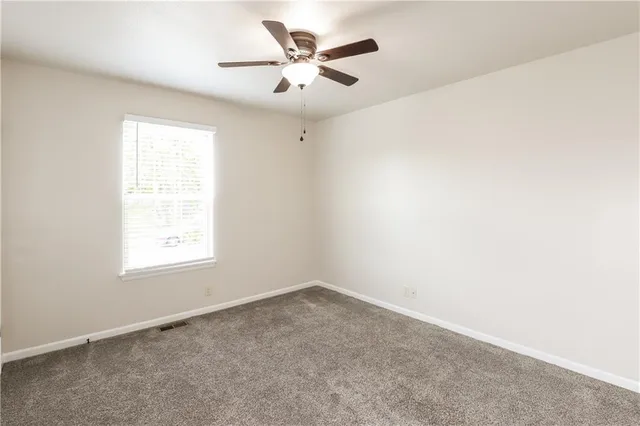 $2,470 | 410 West Heritage Drive, Raymore, MO 64083