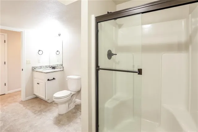 $2,470 | 410 West Heritage Drive, Raymore, MO 64083