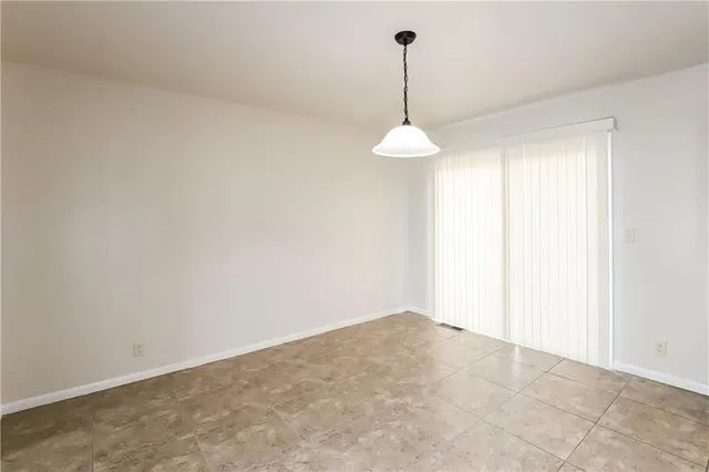 $2,470 | 410 West Heritage Drive, Raymore, MO 64083