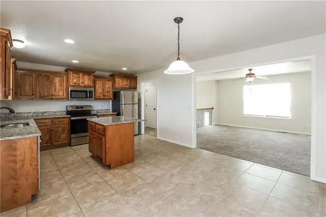 $2,470 | 410 West Heritage Drive, Raymore, MO 64083