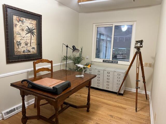 3145 Bembridge Road Columbus, OH 43221 - Photo 29 of 50 Office close up.