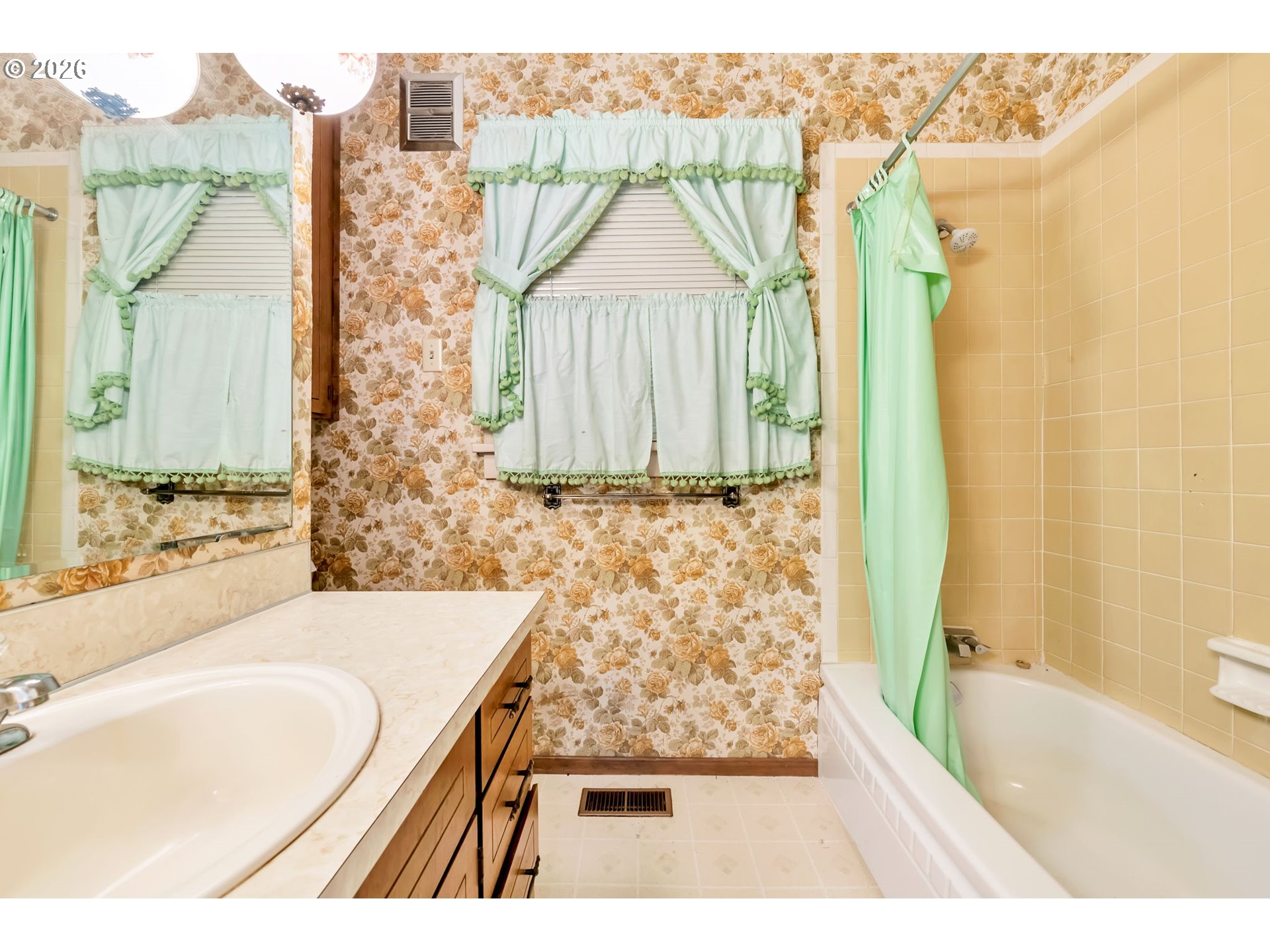 1521 Gilham Road Eugene, OR 97401 - Photo 13 of 37