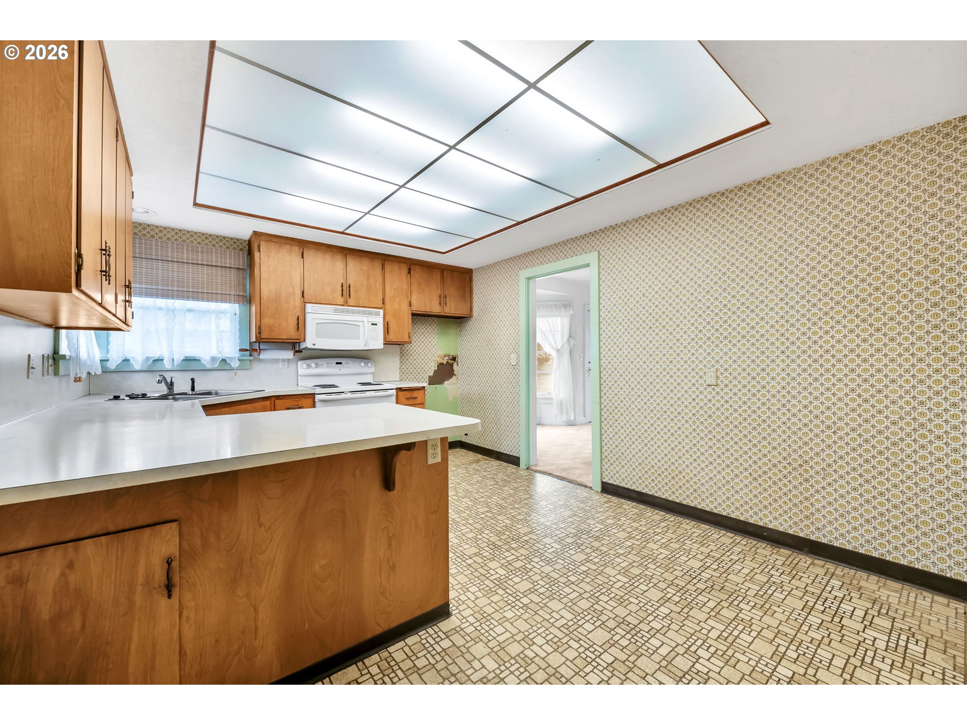 1521 Gilham Road Eugene, OR 97401 - Photo 6 of 37 Kitchen/Nook