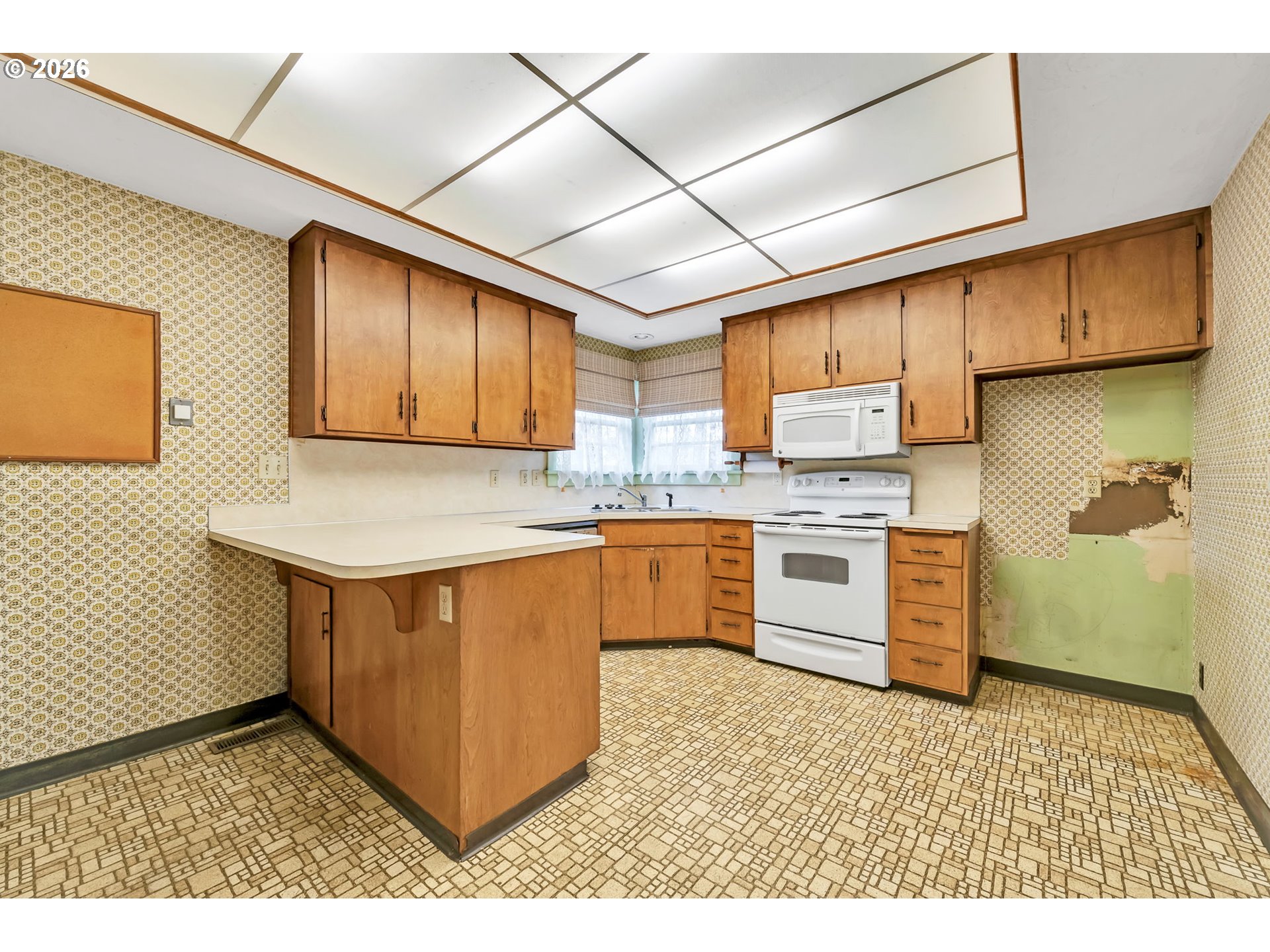 1521 Gilham Road Eugene, OR 97401 - Photo 7 of 37 Kitchen