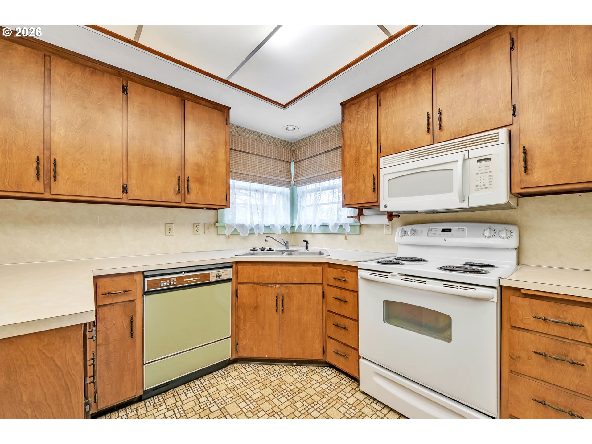 1521 Gilham Road Eugene, OR 97401 - Photo 8 of 37