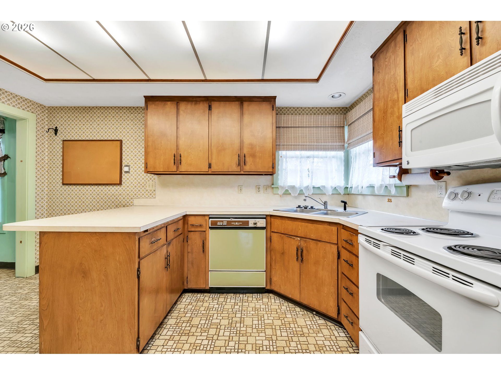 1521 Gilham Road Eugene, OR 97401 - Photo 9 of 37