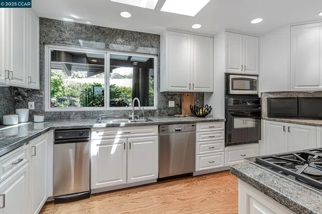 $2,495,000 | 1960 Joseph Drive, Moraga, CA 94556