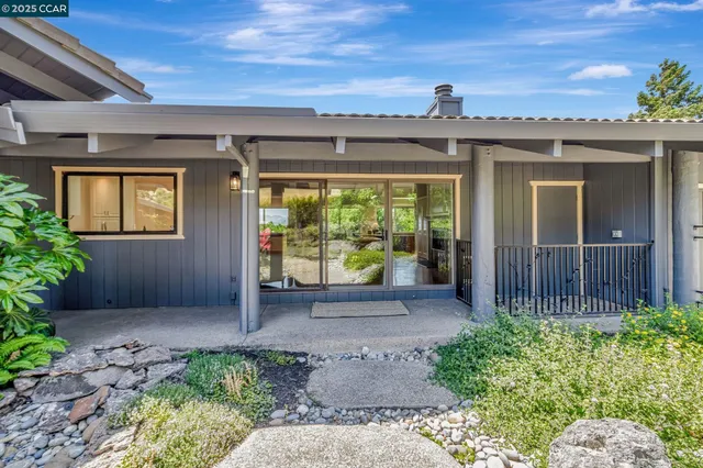 $2,495,000 | 1960 Joseph Drive, Moraga, CA 94556