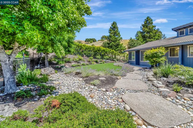 $2,495,000 | 1960 Joseph Drive, Moraga, CA 94556