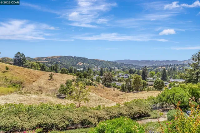 $2,495,000 | 1960 Joseph Drive, Moraga, CA 94556