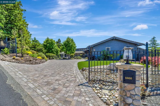 $2,495,000 | 1960 Joseph Drive, Moraga, CA 94556