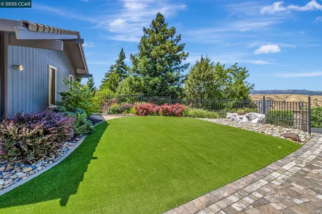 $2,495,000 | 1960 Joseph Drive, Moraga, CA 94556