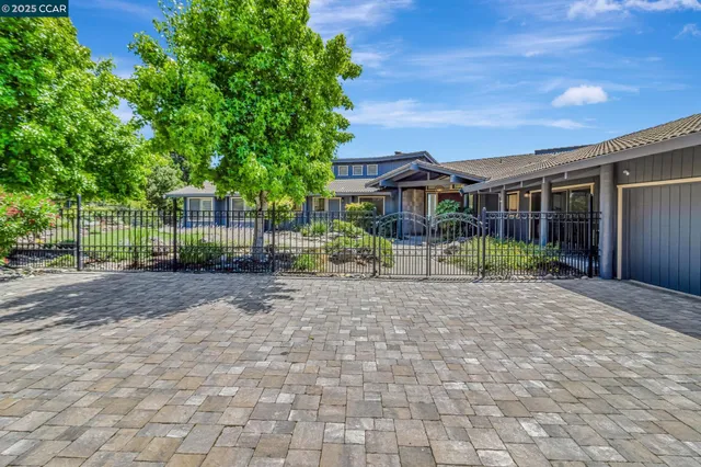 $2,495,000 | 1960 Joseph Drive, Moraga, CA 94556