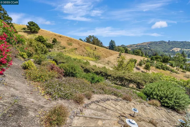 $2,495,000 | 1960 Joseph Drive, Moraga, CA 94556