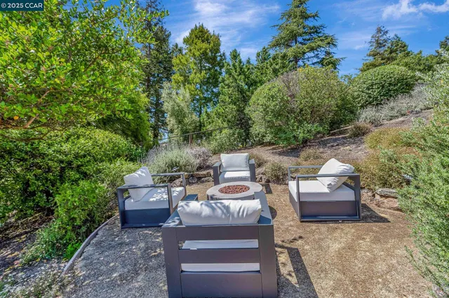 $2,495,000 | 1960 Joseph Drive, Moraga, CA 94556