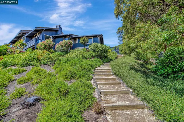 $2,495,000 | 1960 Joseph Drive, Moraga, CA 94556