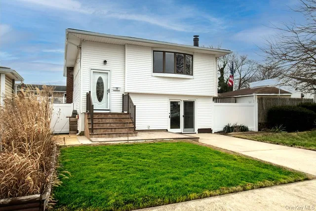 $739,000 | 15 East Clearwater Road, Lindenhurst, NY 11757
