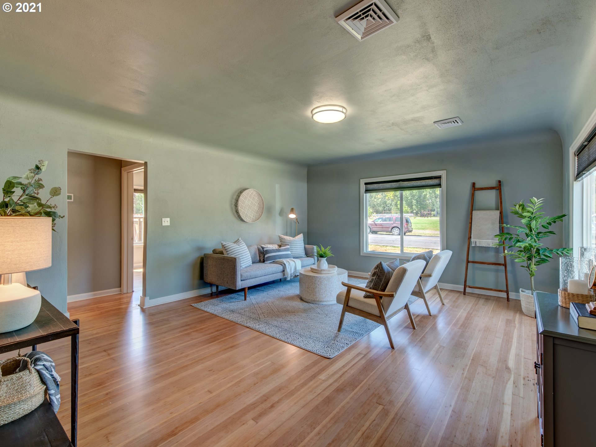 710 East 37th Avenue Eugene, OR 97405 - Photo 3 of 29