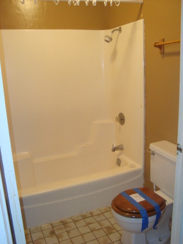109 Cloverleaf Road Matteson, IL 60443 - Photo 13 of 25 a bathroom with a sink and a toilet