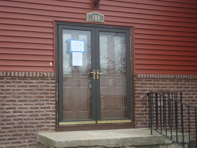 109 Cloverleaf Road Matteson, IL 60443 - Photo 6 of 25 a view of a wooden door