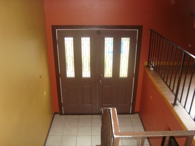 109 Cloverleaf Road Matteson, IL 60443 - Photo 7 of 25 a view of an entryway