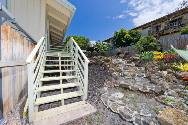 a view of entryway and hall