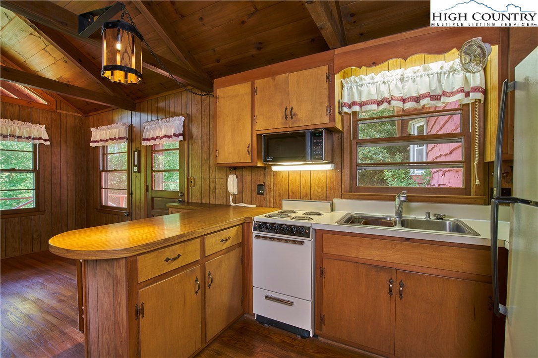 355 Paris Road Boone, NC 28607 - Photo 10 of 24 Gallery Image 10