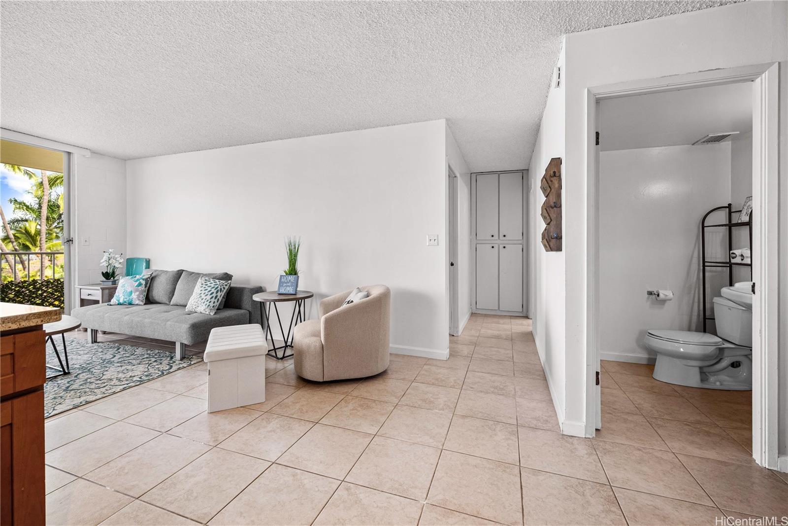 670 Prospect Street, Unit II501 Honolulu, HI 96813 - Photo 12 of 25 hallway leading to the bedroom. Powder room right by the front door entrance.