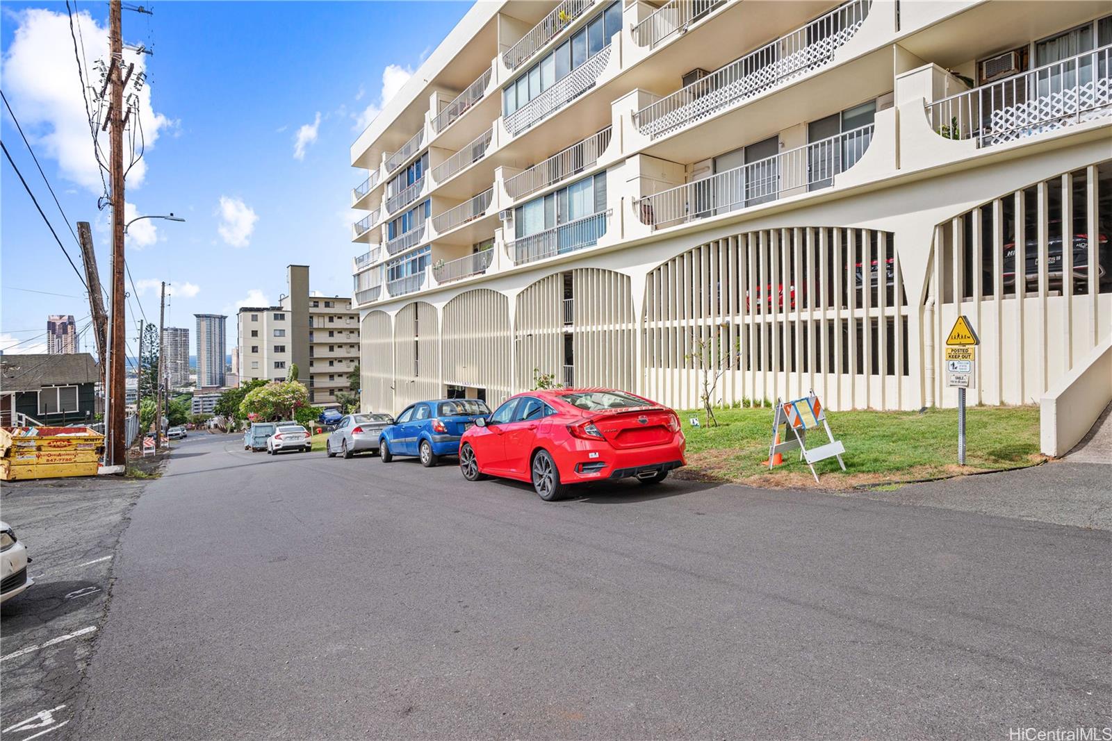 670 Prospect Street, Unit II501 Honolulu, HI 96813 - Photo 19 of 25 additional parking on the driveway.