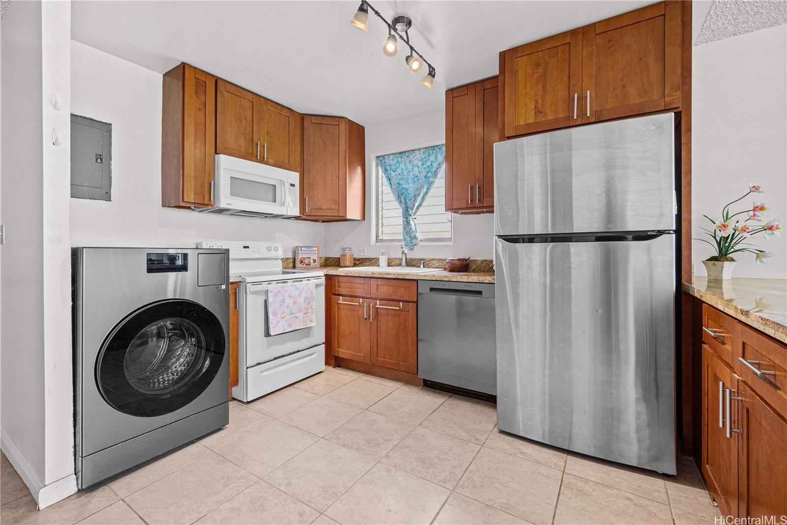 670 Prospect Street, Unit II501 Honolulu, HI 96813 - Photo 9 of 25 washer/dryer combo to the left is only a few months old and the pictured dishwasher is brand new - never used.