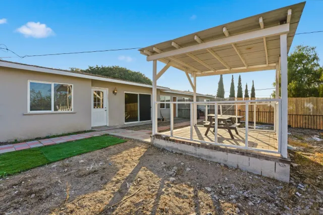 a view of a house with backyard and porch