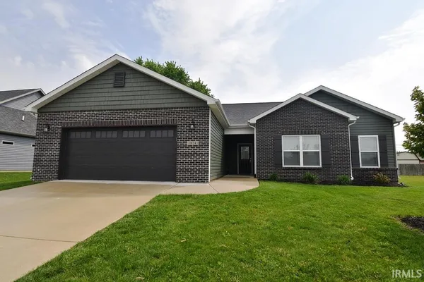 $324,900 | 1824 Southridge Drive, Frankfort, IN 46041