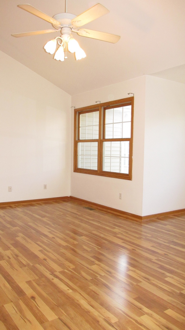 548 South Peace Road, Unit 2 Sycamore, IL 60178 - Photo 17 of 36