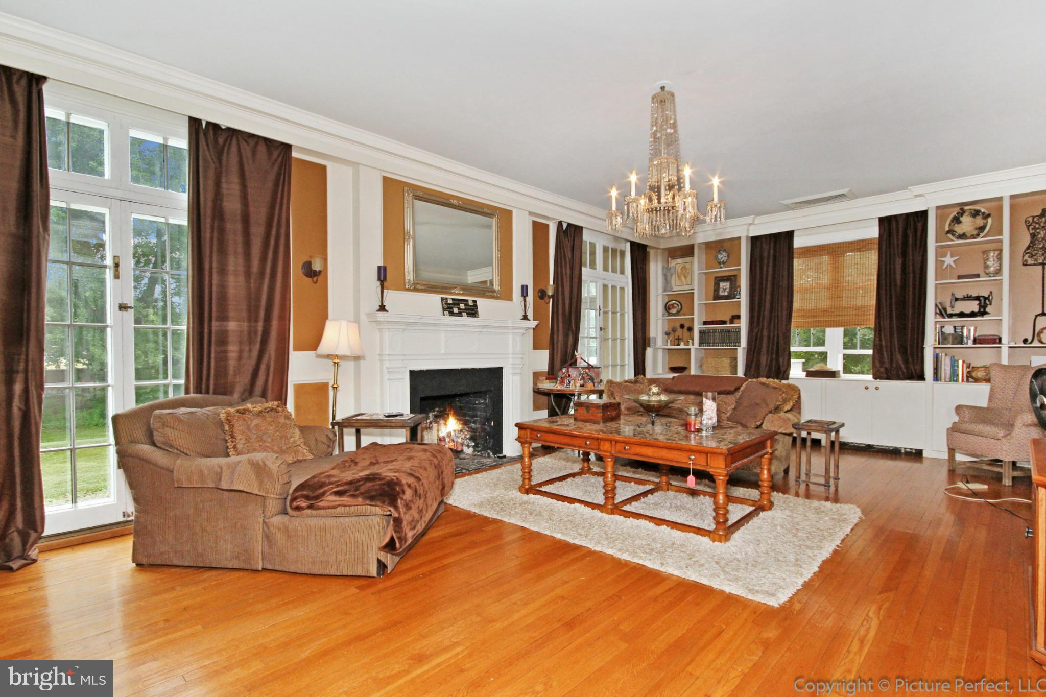 5641 Mountville Road Adamstown, MD 21710 - Photo 13 of 29 Living Room