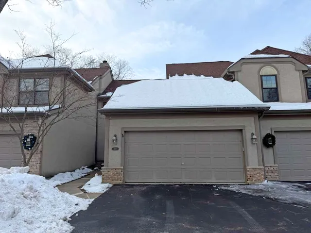 $3,300 | 124 Barton Circle, Schaumburg, IL 60194