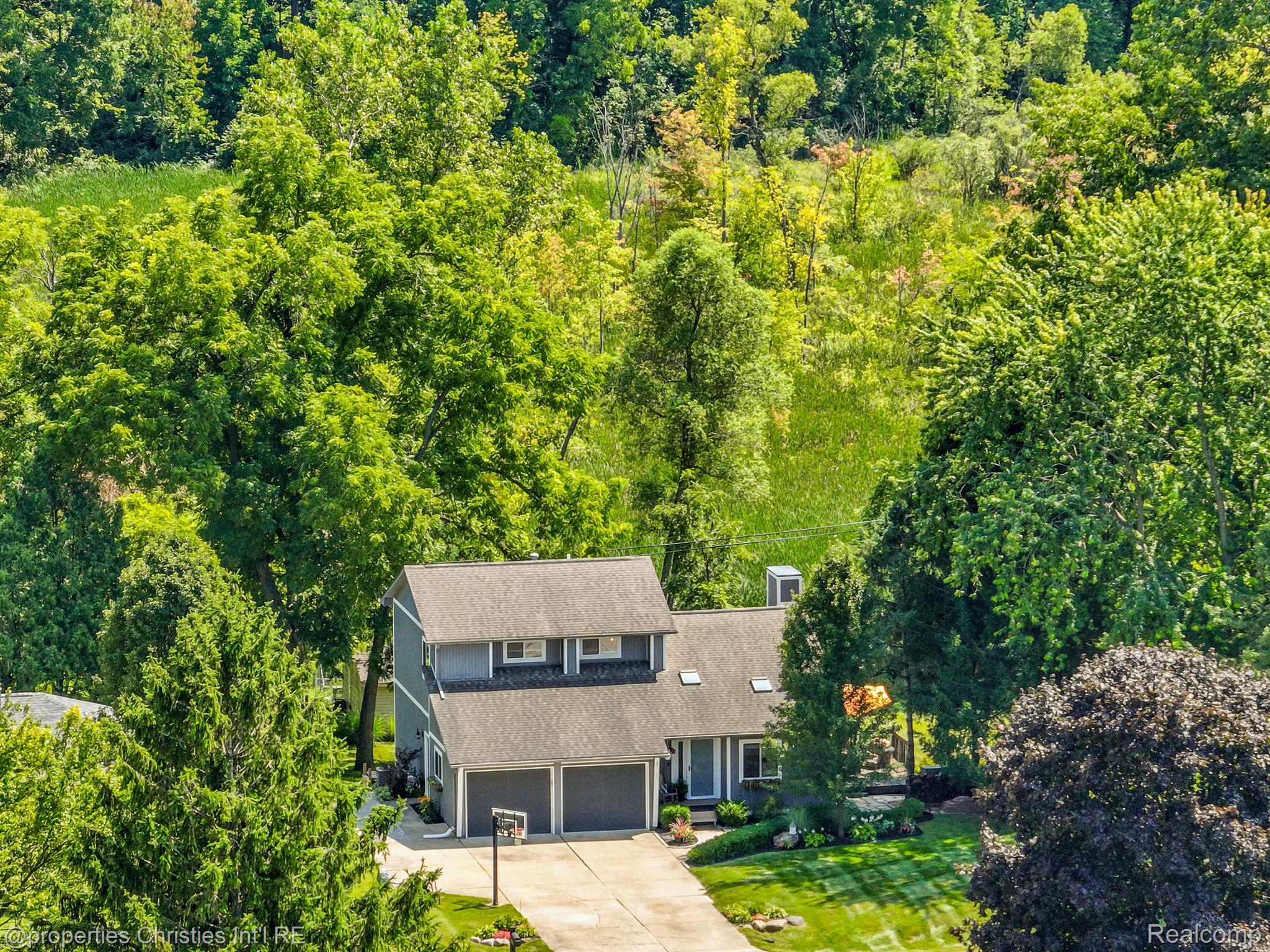 9524 Cedargrove Road Clarkston, MI 48348 - Photo 41 of 53 Aerial view of home and property