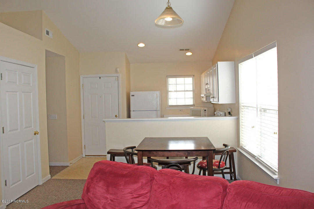 411 Estate Road, Unit 105 Wilmington, NC 28405 - Photo 10 of 13 Living1