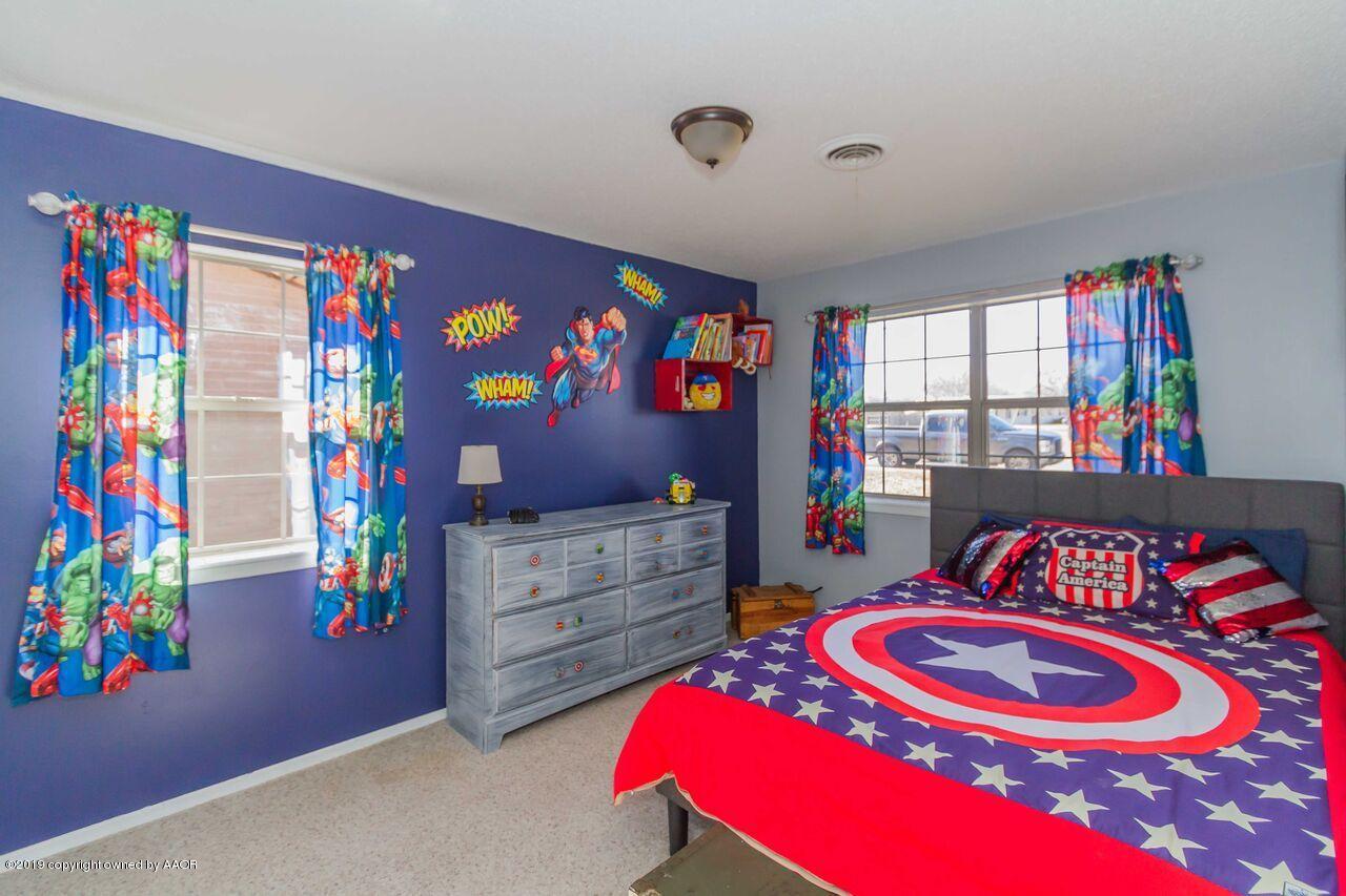 4709 Journey Street Amarillo, TX 79110 - Photo 33 of 43 a living room with furniture and a baby crib