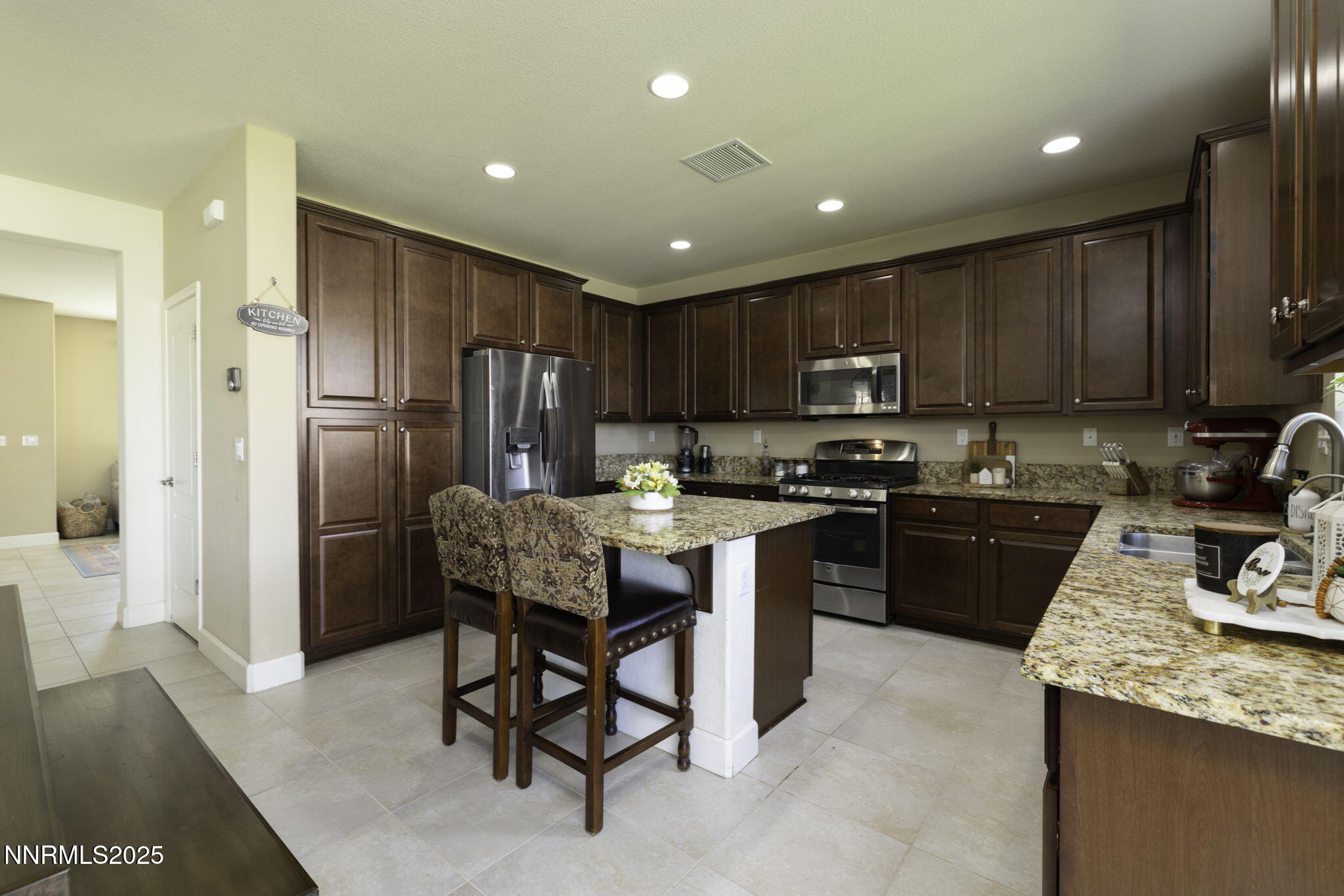 10687 Walton Park Drive Reno, NV 89521 - Photo 5 of 25 11-web-or-mls-10687 Walton Park-11
