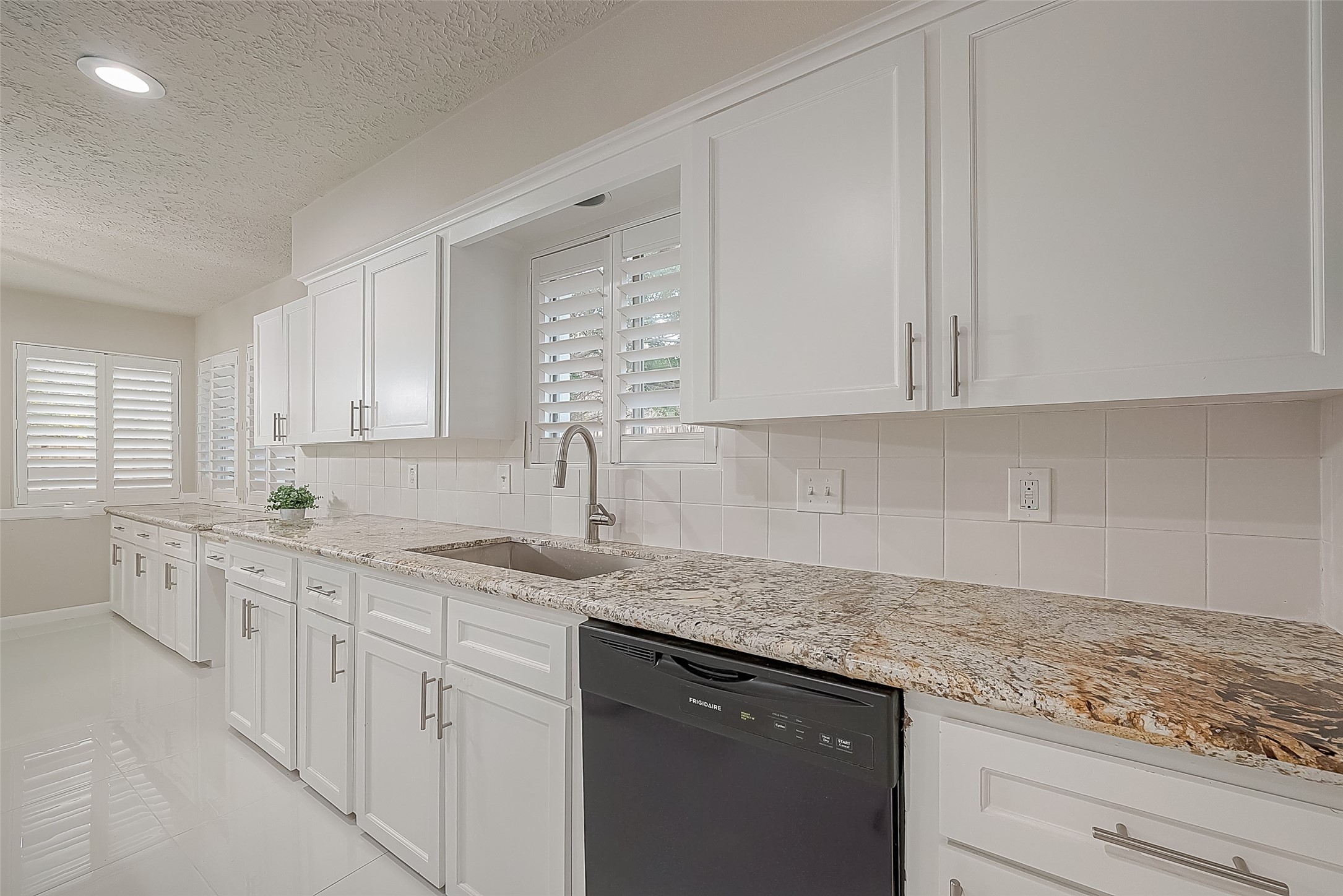 6107 Sanford Road Houston, TX 77096 - Photo 19 of 50