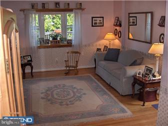 3823 Charteris Road Philadelphia, PA 19154 - Photo 5 of 10 Living Room
