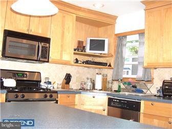 3823 Charteris Road Philadelphia, PA 19154 - Photo 7 of 10 Kitchen