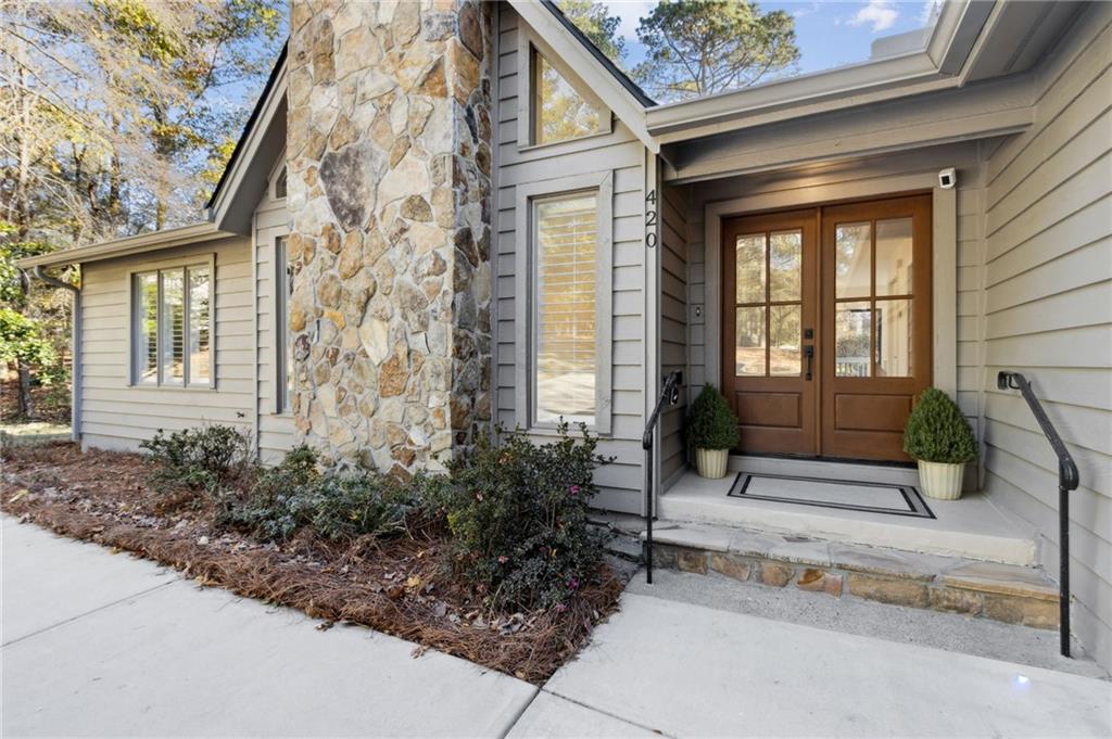 420 Hackberry Court Roswell, GA 30076 - Photo 3 of 35